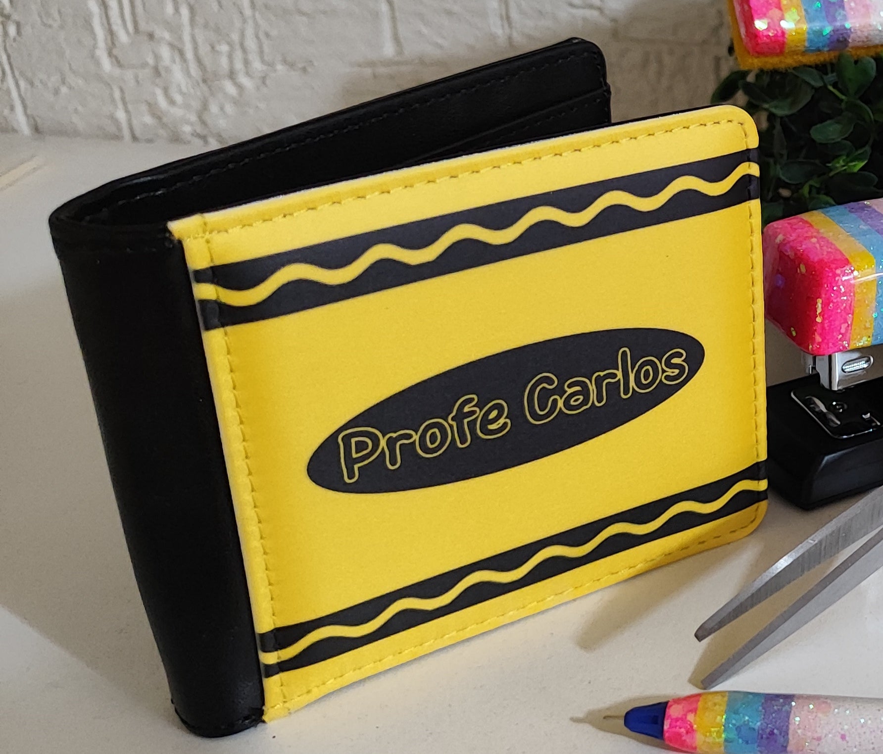 Cartera temática crayola 🖍️👨🏻‍🏫